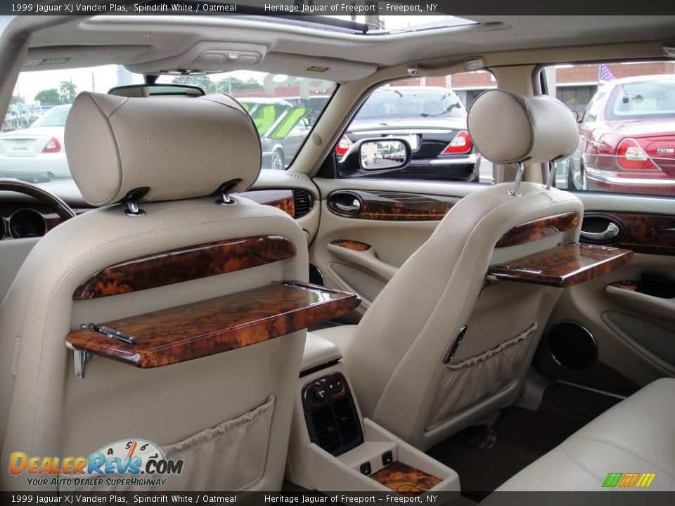 1999 Jaguar XJ Vanden Plas Spindrift White / Oatmeal Photo #20
