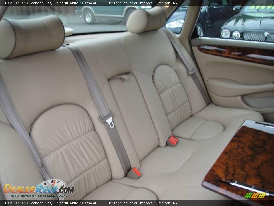 1999 Jaguar XJ Vanden Plas Spindrift White / Oatmeal Photo #23