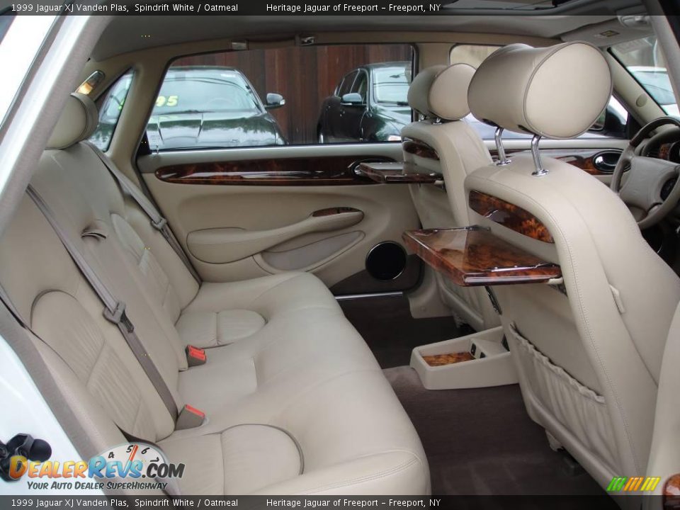 1999 Jaguar XJ Vanden Plas Spindrift White / Oatmeal Photo #24