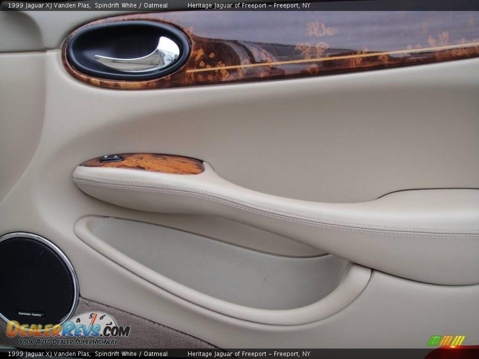 1999 Jaguar XJ Vanden Plas Spindrift White / Oatmeal Photo #26