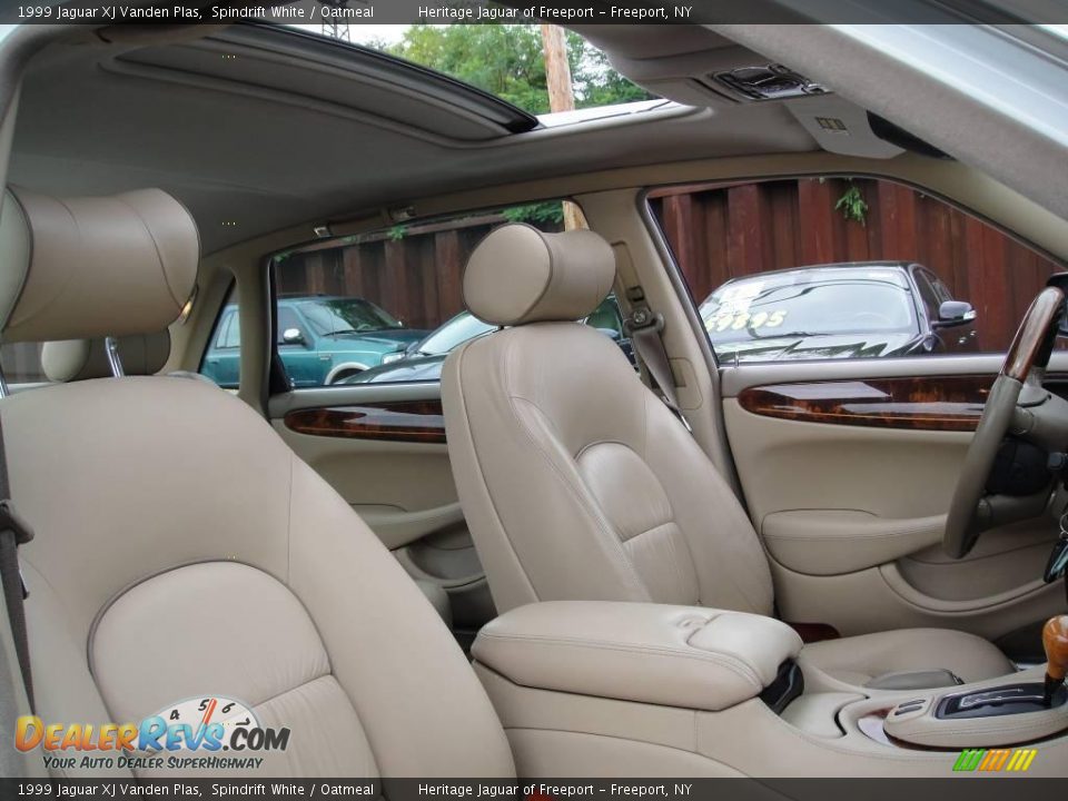 1999 Jaguar XJ Vanden Plas Spindrift White / Oatmeal Photo #27