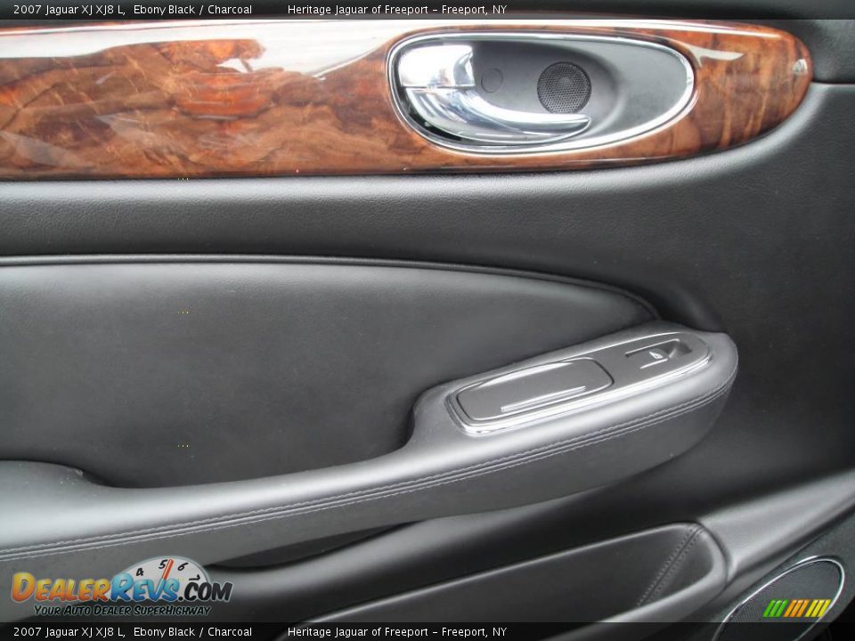 2007 Jaguar XJ XJ8 L Ebony Black / Charcoal Photo #17