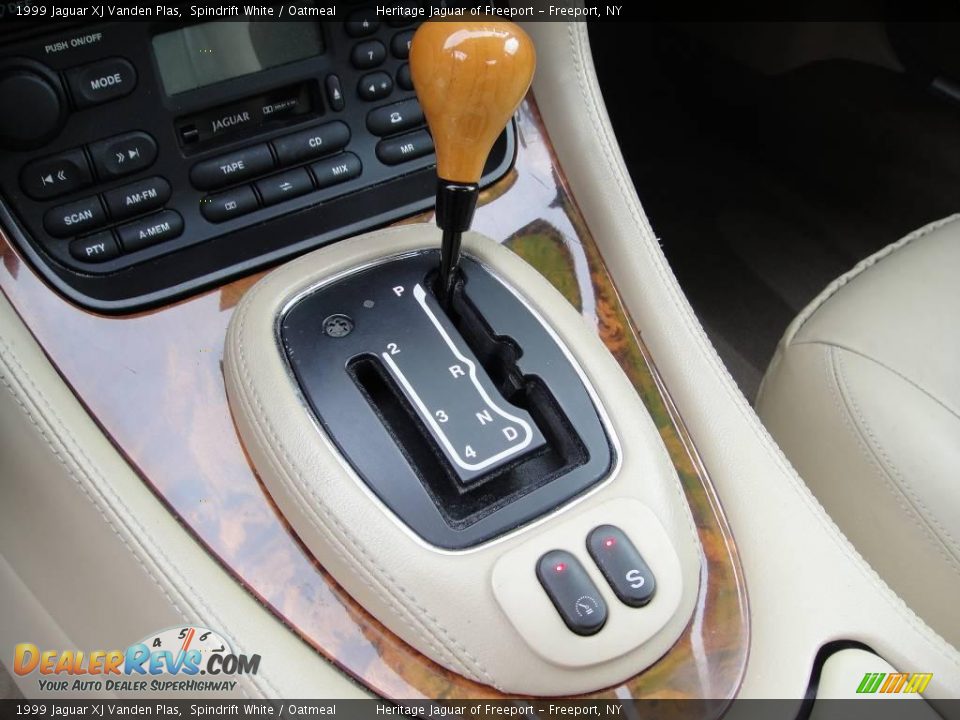 1999 Jaguar XJ Vanden Plas Spindrift White / Oatmeal Photo #31