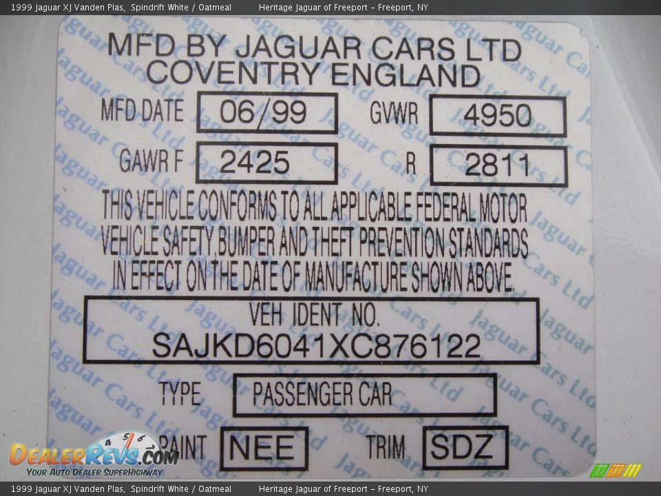 1999 Jaguar XJ Vanden Plas Spindrift White / Oatmeal Photo #33