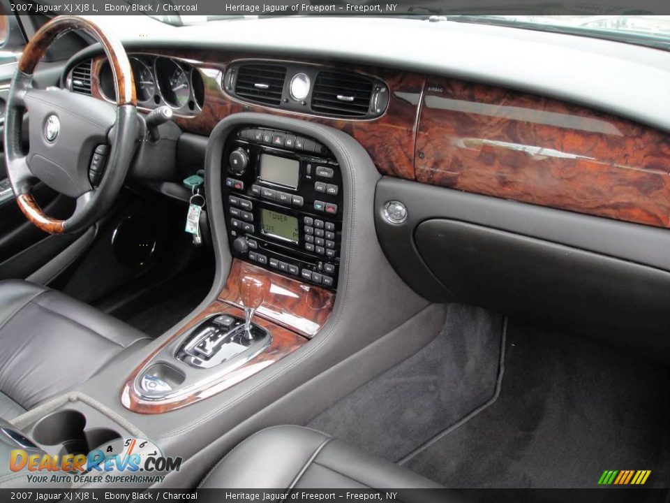 2007 Jaguar XJ XJ8 L Ebony Black / Charcoal Photo #28