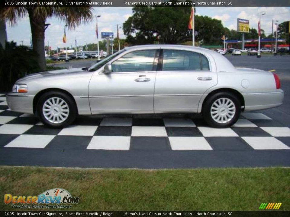 2005 Lincoln Town Car Signature Silver Birch Metallic / Beige Photo #2