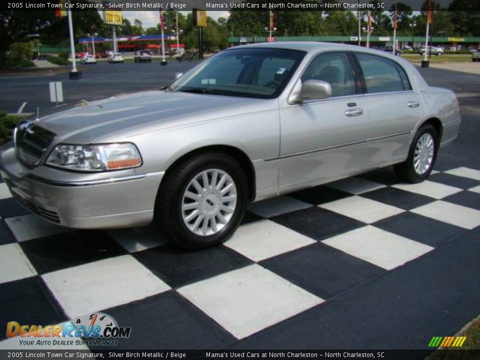 2005 Lincoln Town Car Signature Silver Birch Metallic / Beige Photo #3
