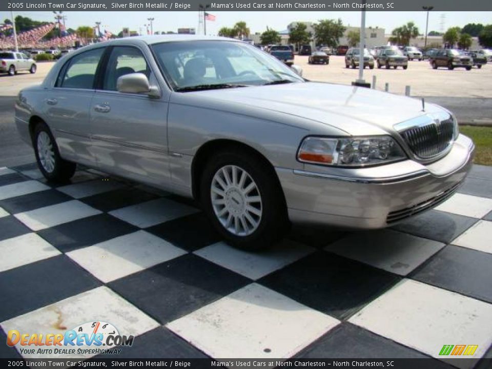 2005 Lincoln Town Car Signature Silver Birch Metallic / Beige Photo #5