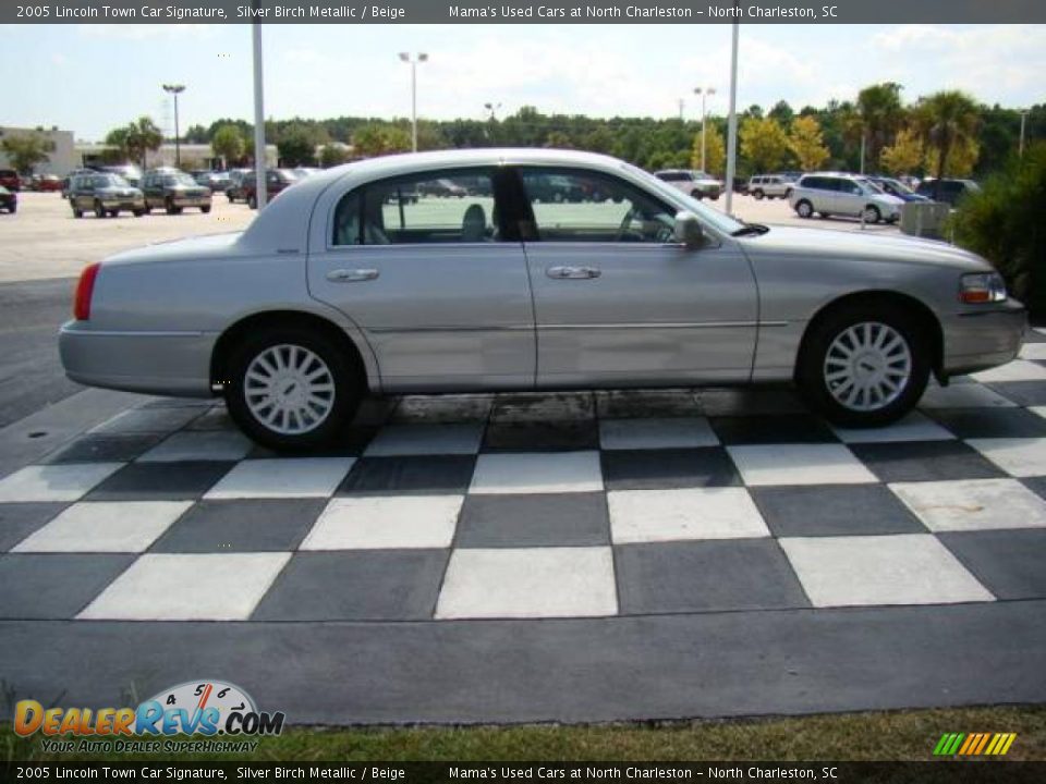 2005 Lincoln Town Car Signature Silver Birch Metallic / Beige Photo #6