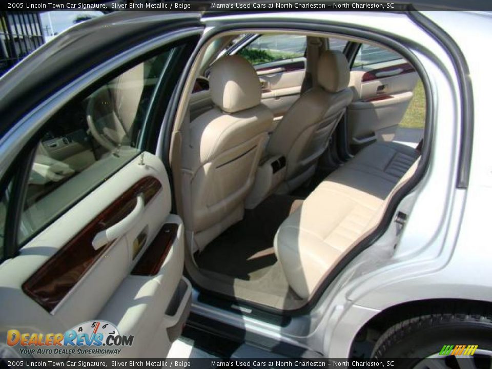2005 Lincoln Town Car Signature Silver Birch Metallic / Beige Photo #10