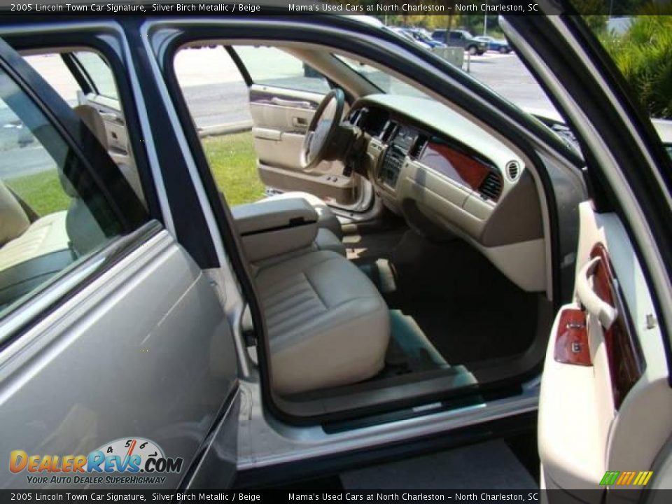 2005 Lincoln Town Car Signature Silver Birch Metallic / Beige Photo #11