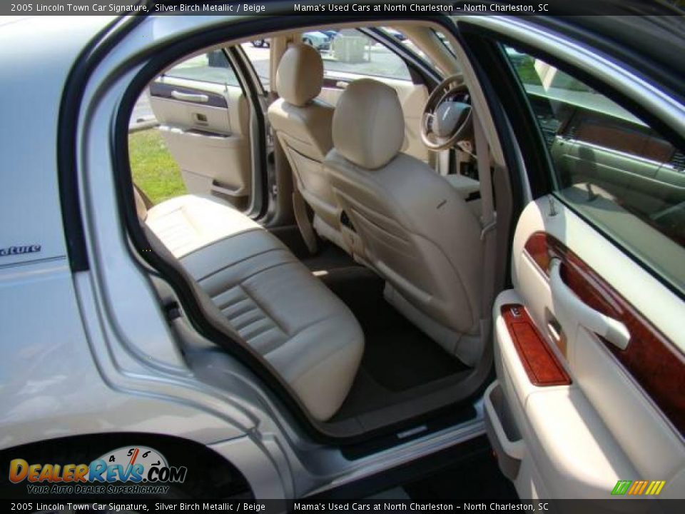 2005 Lincoln Town Car Signature Silver Birch Metallic / Beige Photo #12