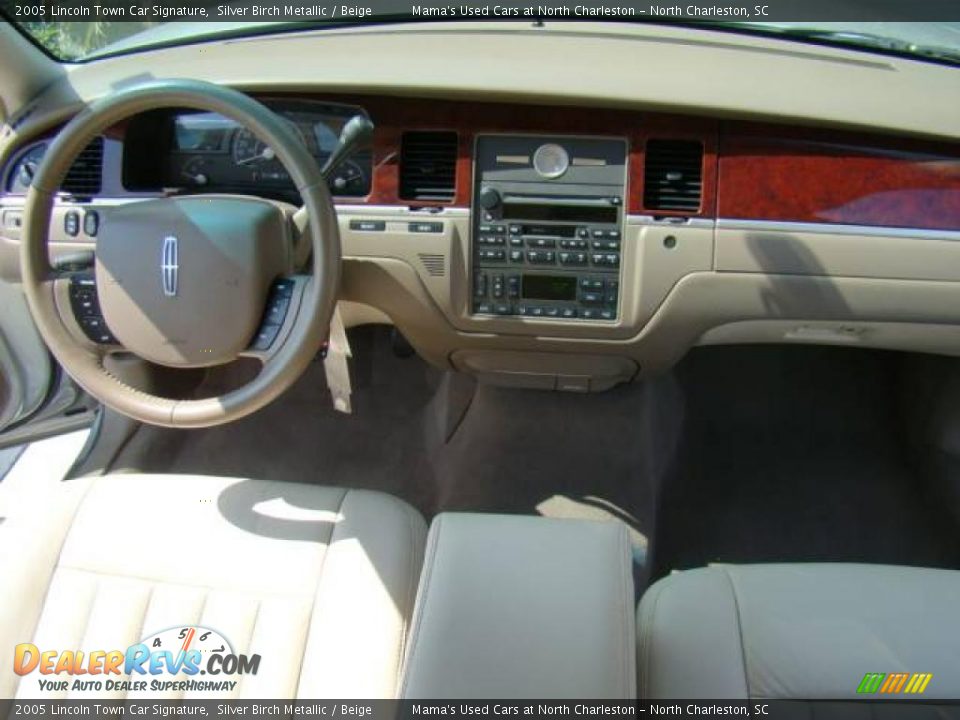 2005 Lincoln Town Car Signature Silver Birch Metallic / Beige Photo #13