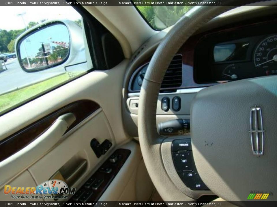 2005 Lincoln Town Car Signature Silver Birch Metallic / Beige Photo #16