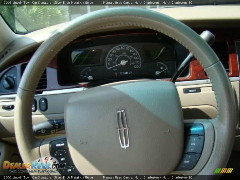 2005 Lincoln Town Car Signature Silver Birch Metallic / Beige Photo #17