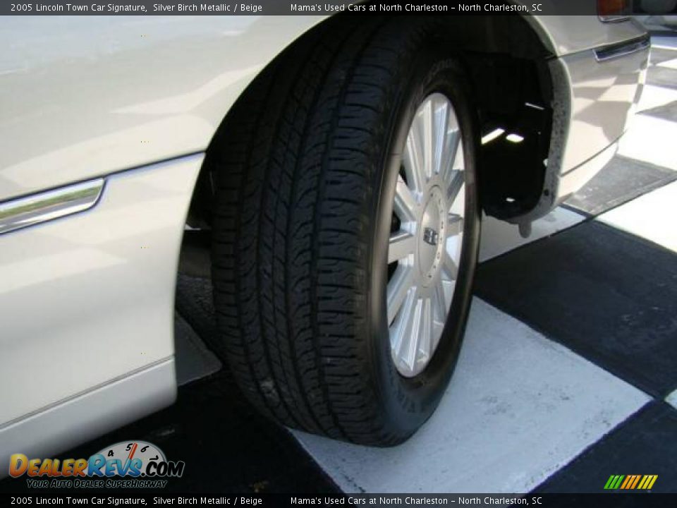 2005 Lincoln Town Car Signature Silver Birch Metallic / Beige Photo #20