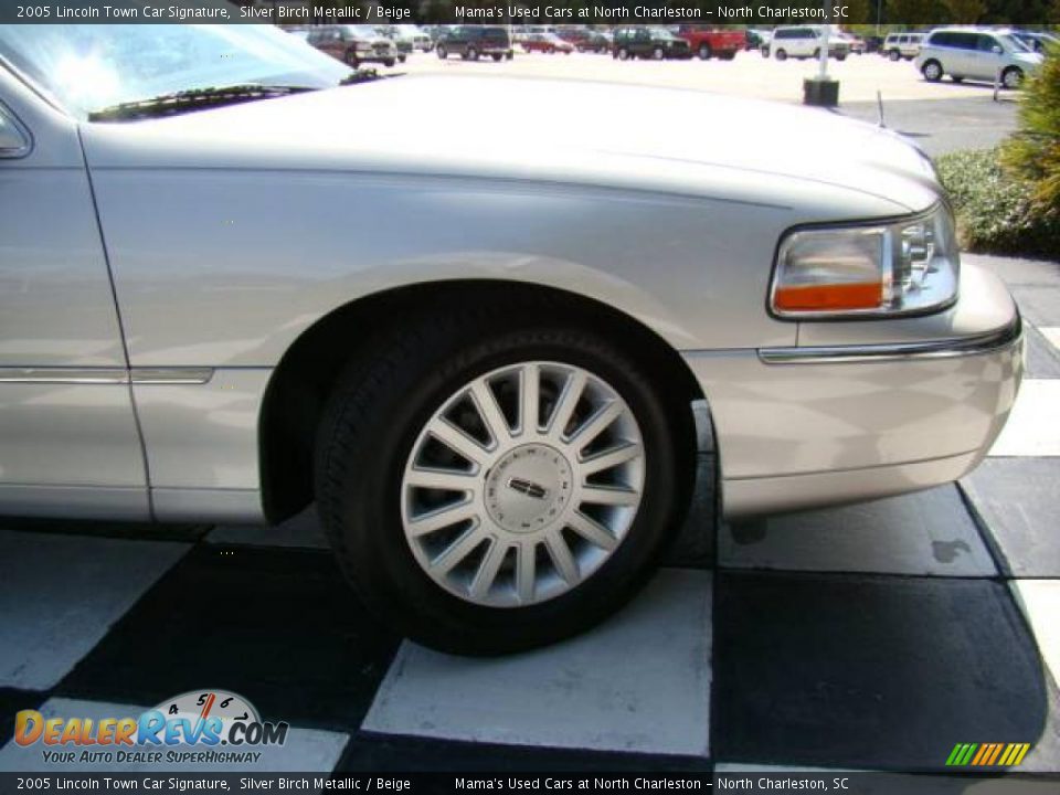 2005 Lincoln Town Car Signature Silver Birch Metallic / Beige Photo #21