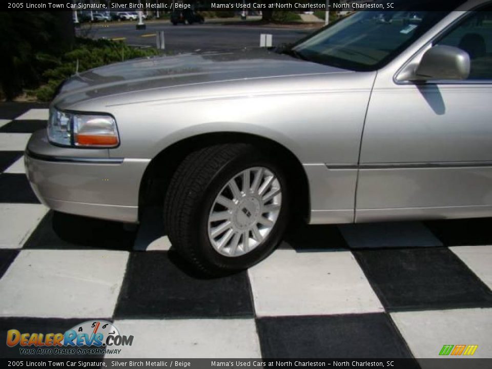 2005 Lincoln Town Car Signature Silver Birch Metallic / Beige Photo #22