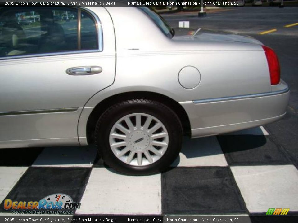 2005 Lincoln Town Car Signature Silver Birch Metallic / Beige Photo #23