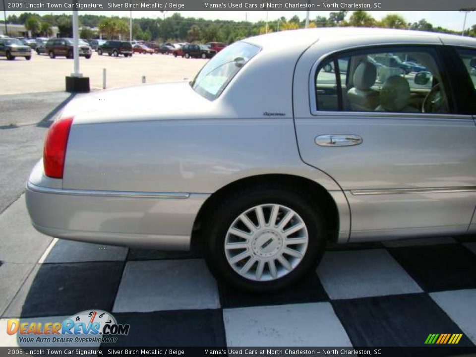 2005 Lincoln Town Car Signature Silver Birch Metallic / Beige Photo #24