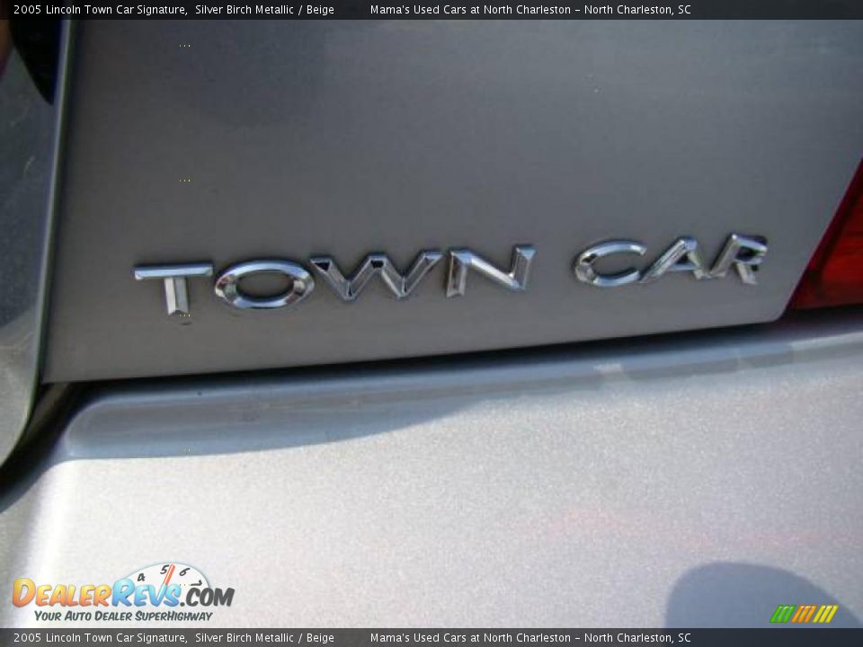 2005 Lincoln Town Car Signature Silver Birch Metallic / Beige Photo #26