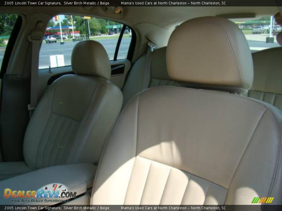 2005 Lincoln Town Car Signature Silver Birch Metallic / Beige Photo #28