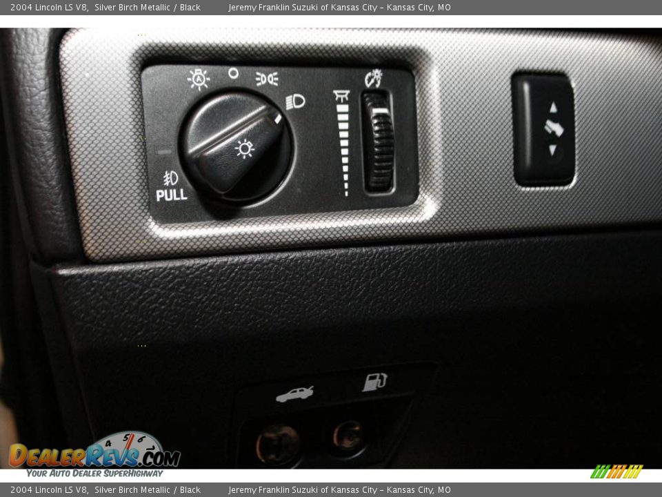 2004 Lincoln LS V8 Silver Birch Metallic / Black Photo #18