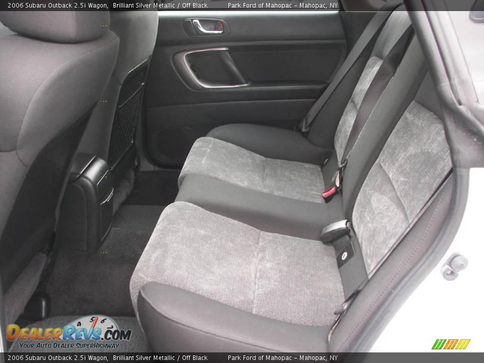 2006 Subaru Outback 2.5i Wagon Brilliant Silver Metallic / Off Black Photo #6