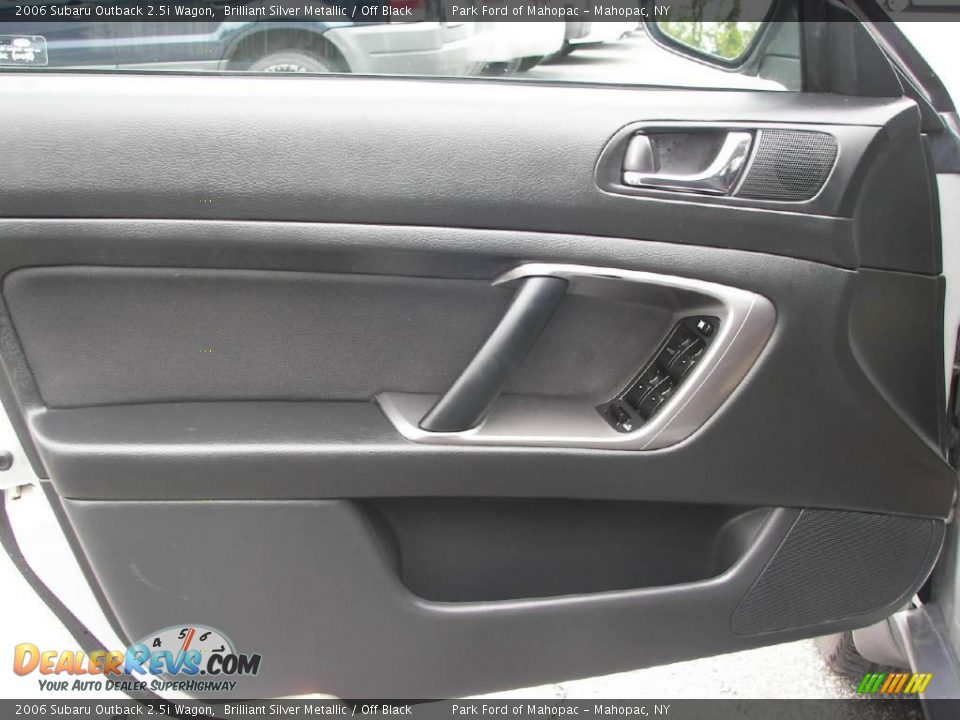 2006 Subaru Outback 2.5i Wagon Brilliant Silver Metallic / Off Black Photo #11