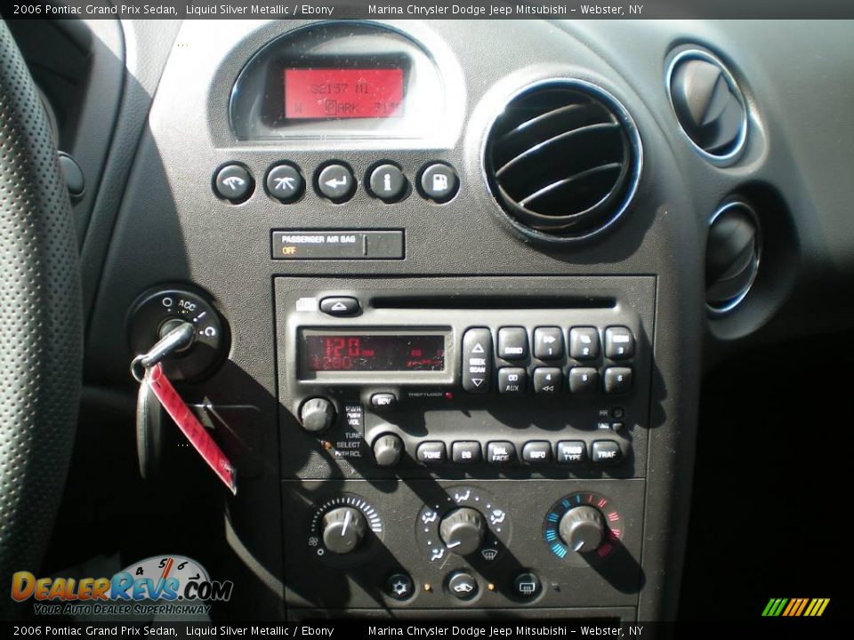 2006 Pontiac Grand Prix Sedan Liquid Silver Metallic / Ebony Photo #6