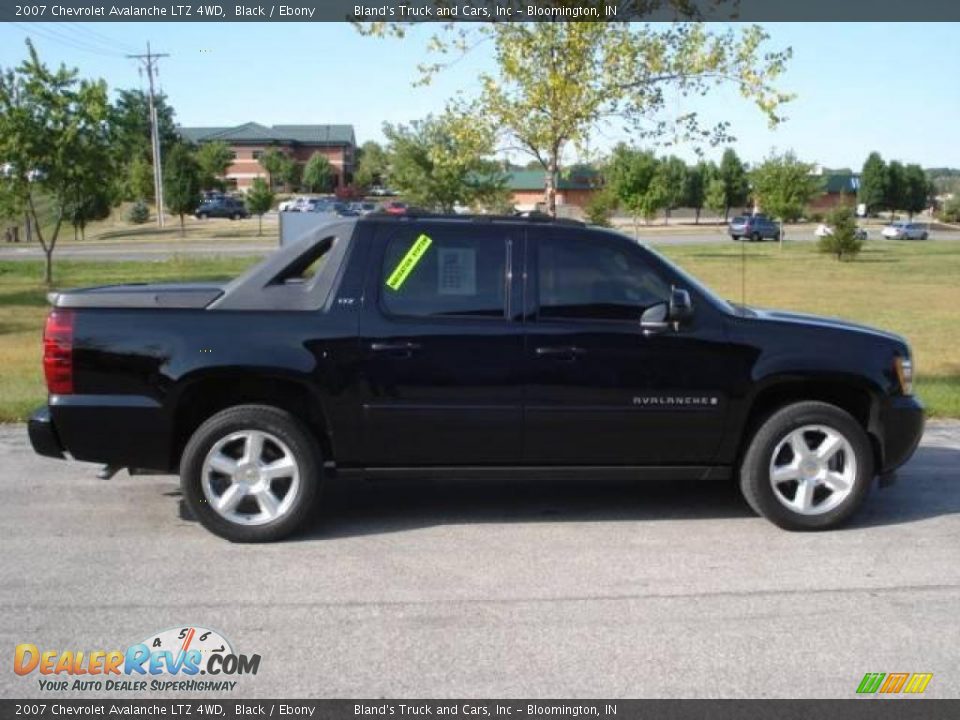 2007 Chevrolet Avalanche LTZ 4WD Black / Ebony Photo #2