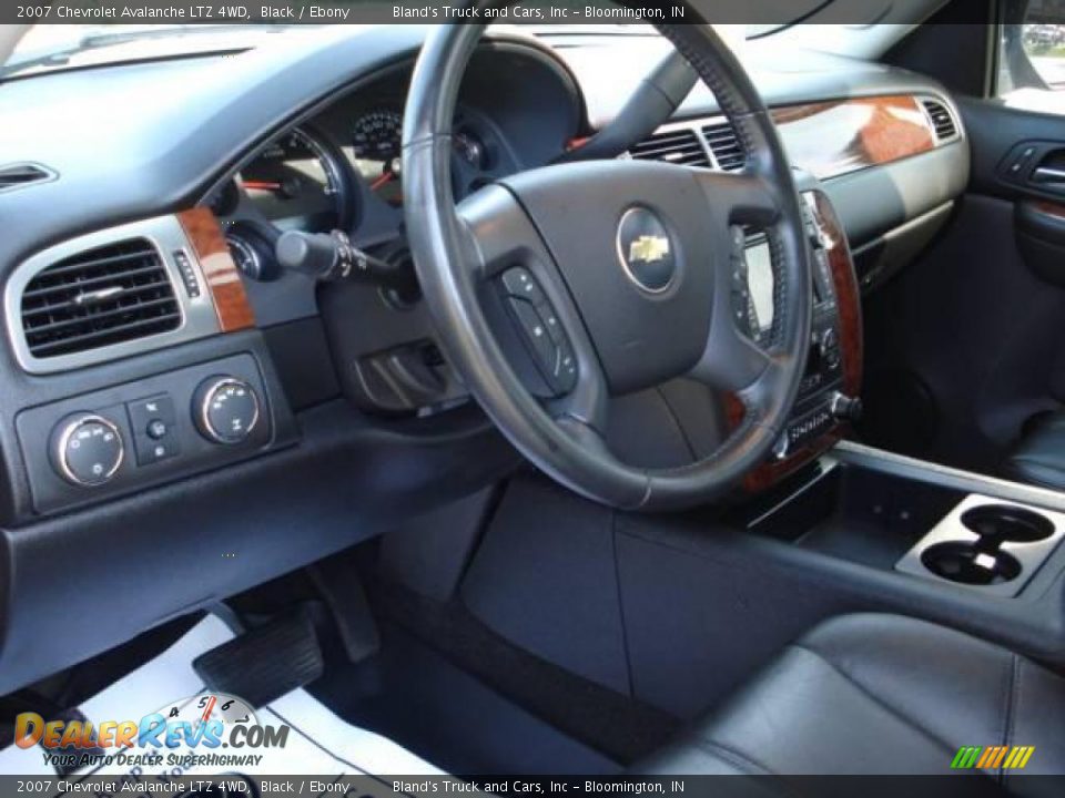 2007 Chevrolet Avalanche LTZ 4WD Black / Ebony Photo #5
