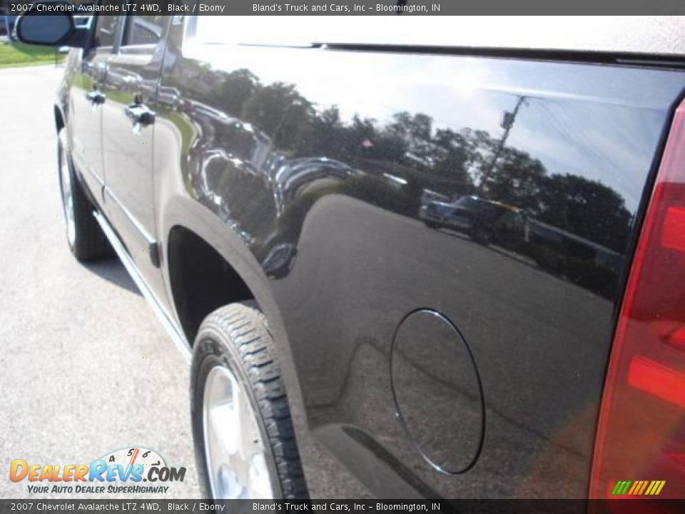 2007 Chevrolet Avalanche LTZ 4WD Black / Ebony Photo #16