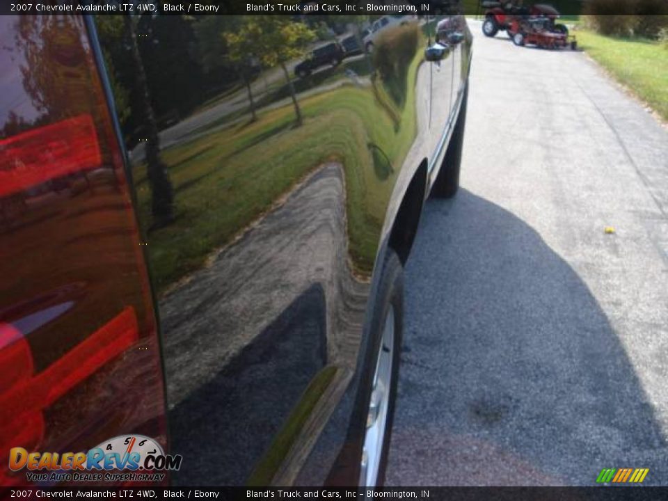 2007 Chevrolet Avalanche LTZ 4WD Black / Ebony Photo #17