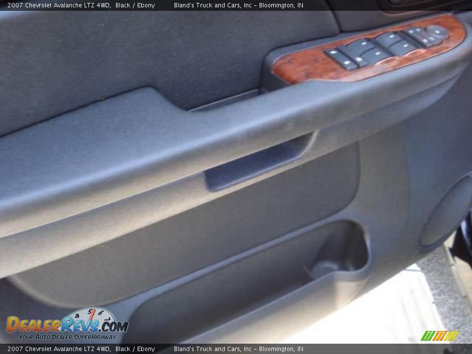 2007 Chevrolet Avalanche LTZ 4WD Black / Ebony Photo #19