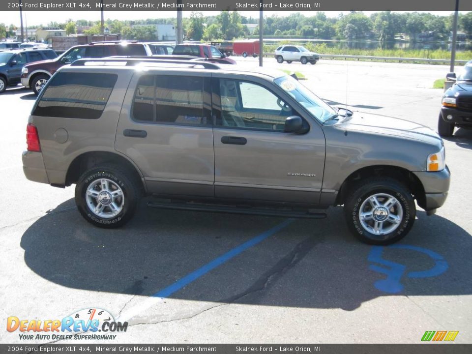 2004 Ford Explorer XLT 4x4 Mineral Grey Metallic / Medium Parchment Photo #7