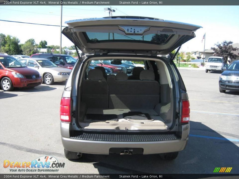 2004 Ford Explorer XLT 4x4 Mineral Grey Metallic / Medium Parchment Photo #17