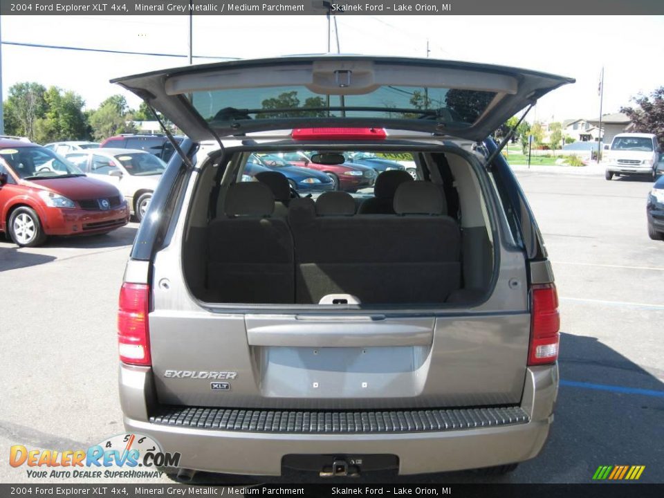 2004 Ford Explorer XLT 4x4 Mineral Grey Metallic / Medium Parchment Photo #18