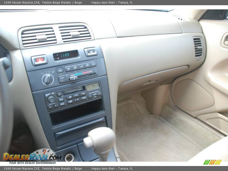 1998 Nissan Maxima GXE Pebble Beige Metallic / Beige Photo #17