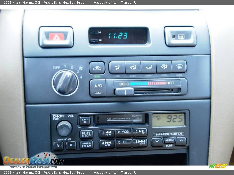 1998 Nissan Maxima GXE Pebble Beige Metallic / Beige Photo #18