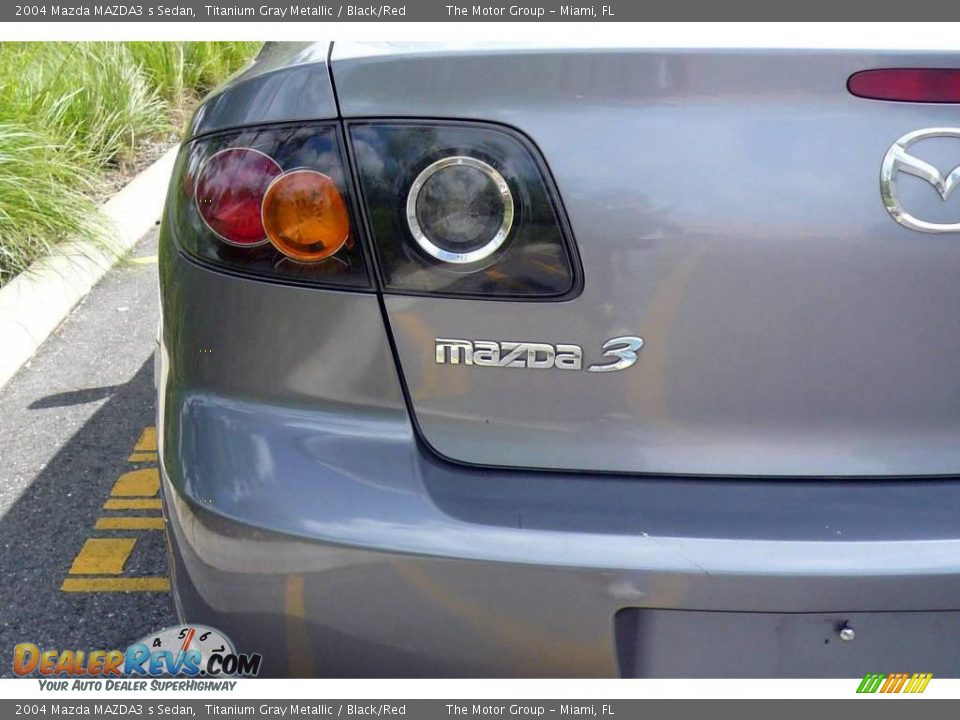 2004 Mazda MAZDA3 s Sedan Titanium Gray Metallic / Black/Red Photo #21