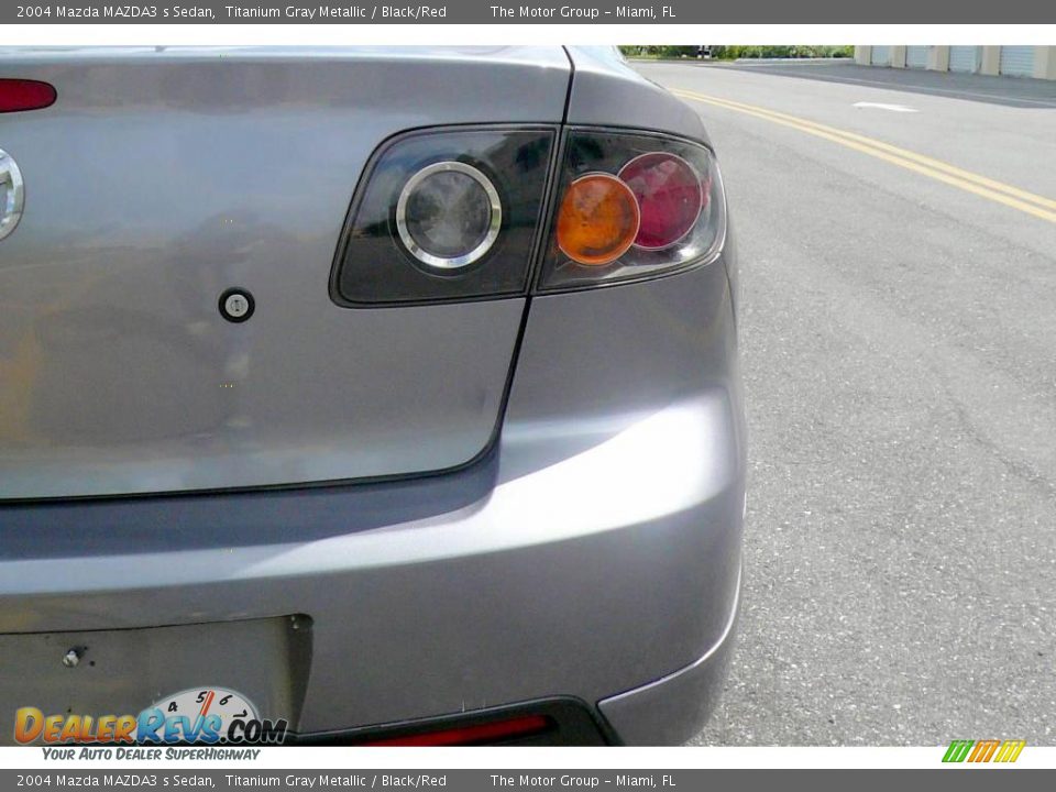2004 Mazda MAZDA3 s Sedan Titanium Gray Metallic / Black/Red Photo #22
