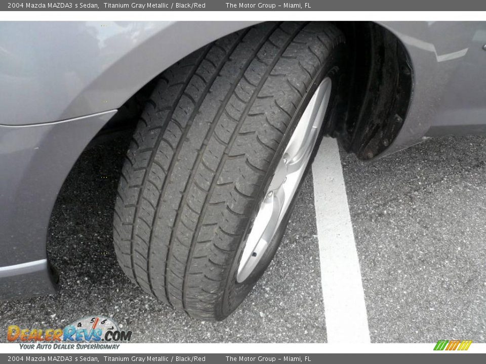 2004 Mazda MAZDA3 s Sedan Titanium Gray Metallic / Black/Red Photo #25