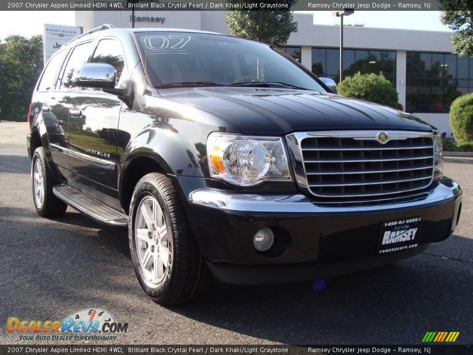 2007 Chrysler Aspen Limited HEMI 4WD Brilliant Black Crystal Pearl / Dark Khaki/Light Graystone Photo #3