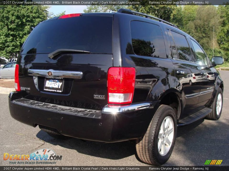 2007 Chrysler Aspen Limited HEMI 4WD Brilliant Black Crystal Pearl / Dark Khaki/Light Graystone Photo #4