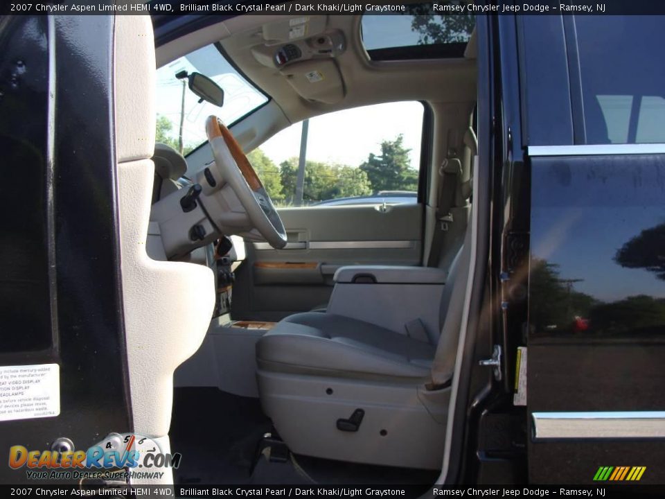 2007 Chrysler Aspen Limited HEMI 4WD Brilliant Black Crystal Pearl / Dark Khaki/Light Graystone Photo #10