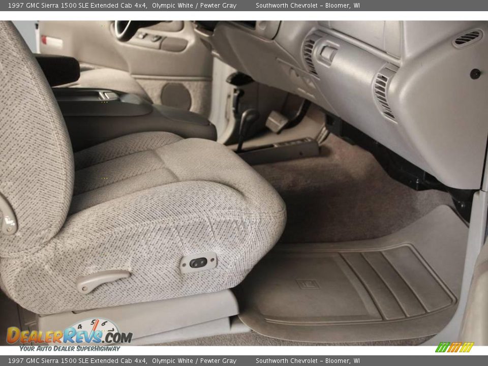 1997 GMC Sierra 1500 SLE Extended Cab 4x4 Olympic White / Pewter Gray Photo #4