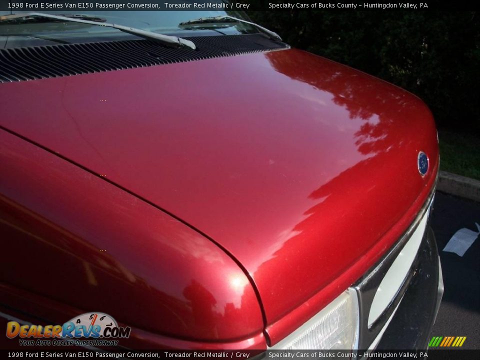 1998 Ford E Series Van E150 Passenger Conversion Toreador Red Metallic / Grey Photo #21