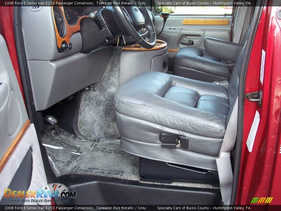 1998 Ford E Series Van E150 Passenger Conversion Toreador Red Metallic / Grey Photo #24