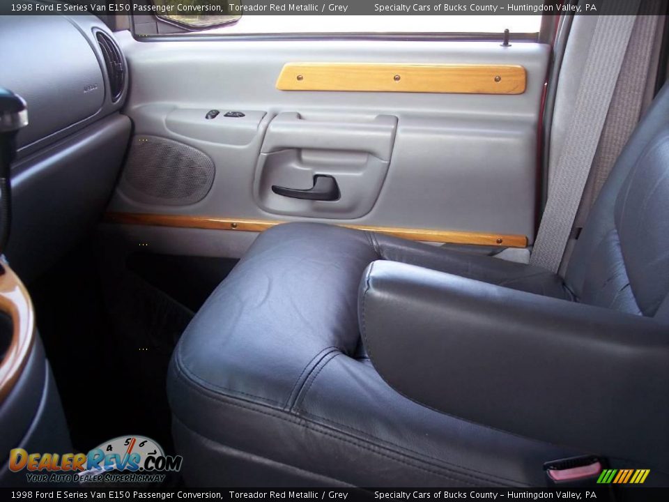 1998 Ford E Series Van E150 Passenger Conversion Toreador Red Metallic / Grey Photo #27